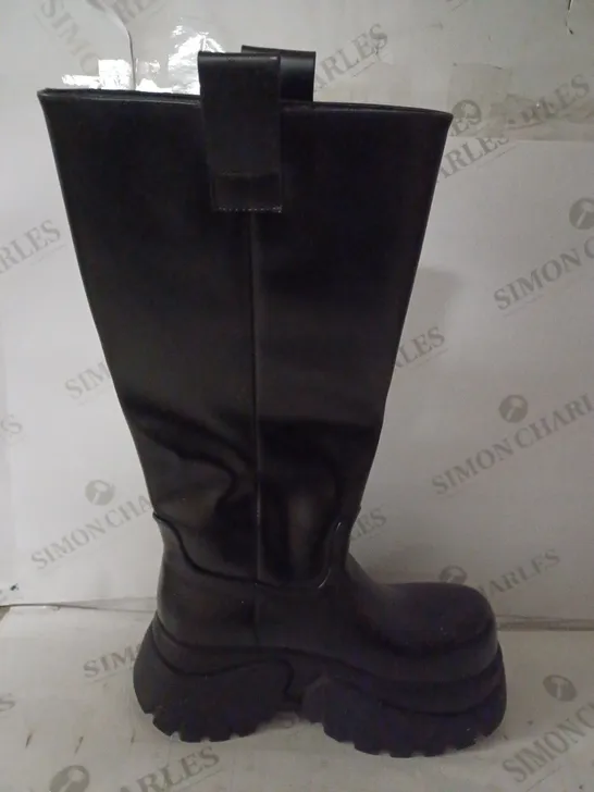 PAIR OF KOI WOMEN'S KNEE HIGH CHUNKY BOOTS SIZE 6