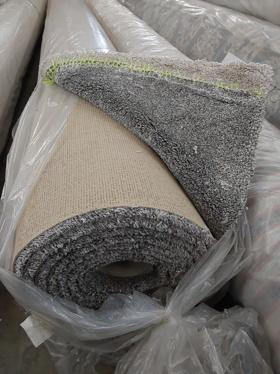 ROLL OF QUALITY TOWNHOUSE GREY CARPET // SIZE: APPROXIMATELY 4 X 5.9m