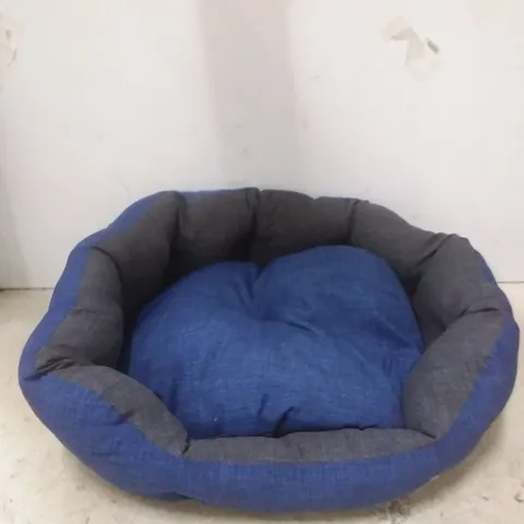 SIKESTON DOG BED IN BLUE SIZE: 50CM H X 65CM W