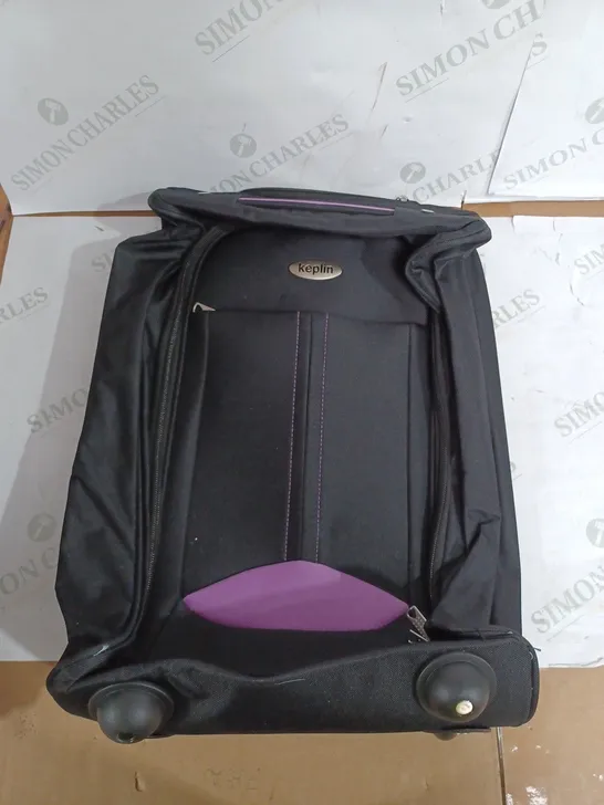 KEPLING LIGHTWEIGHT CARRY ON BAG WITH WHEELS IN PURPLE & BLACK