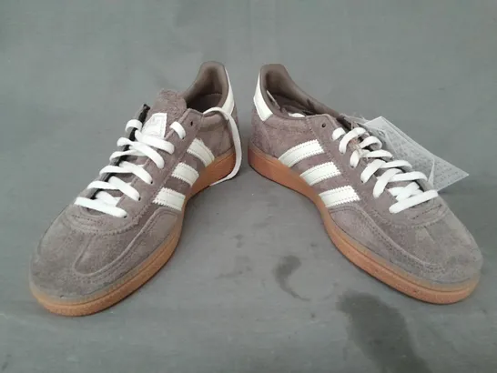 BOXED PAIR OF ADIDAS HANDBALL SPEZIAL SHOES IN TAUPE UK SIZE 4