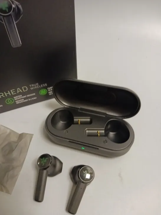 LOT OF 5 BOXEED RAZER HAMMERHEAD WIRELESS HEADPHONES IN BLACK AND GREEN INCLUDES CHARGING CASE, CABLE, WRIST STRAP AND SPARE BUDS
