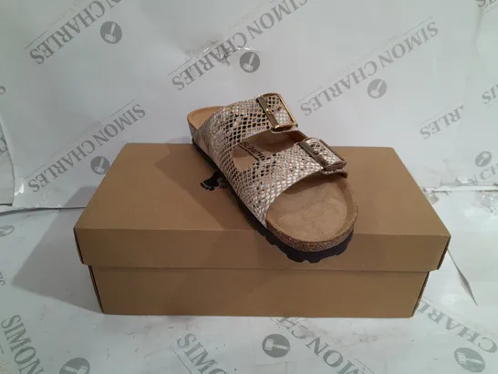 BOXED PAIR OF BONOVA SNAKE DOUBLE STRAP FOOTBED SANDALS IN TAN SNAKE SKIN PATTERN UK SIZE 5