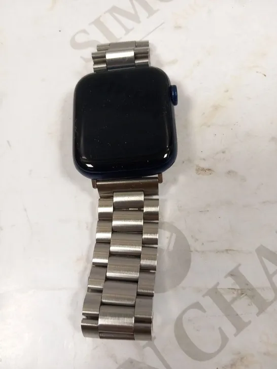 APPLE SERIES 6 SMART WATCH