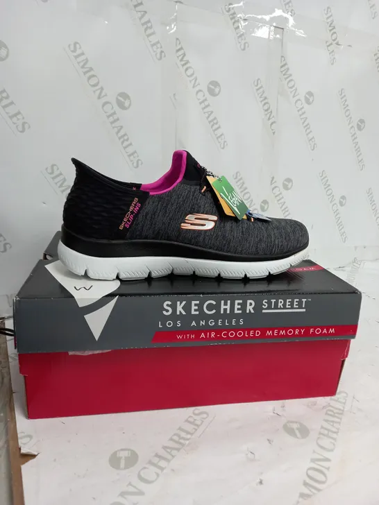 BOXED SKETCHERS SLIP ON TRAINERS SIZE 8