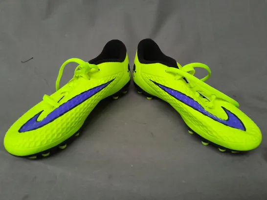 PAIR OF NIKE HYPERVENOM KID'S FOOTBALL BOOTS IN HIGHLIGHTER YELLOW/BLUE UK SIZE 2.5