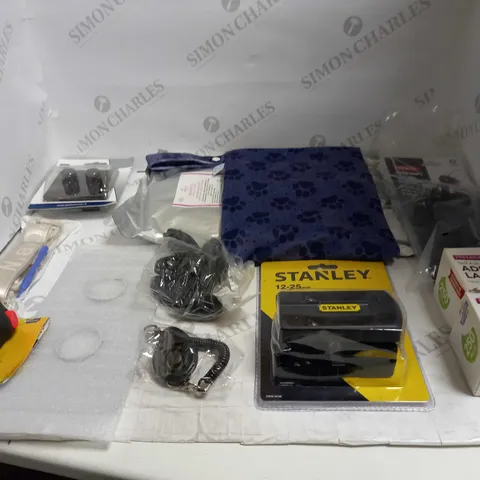 LOT OF ASSORTED HOUSEHOLD GOODS TO INCLUDE SCREWLESS FLATPLATE, STANLEY 12-25MM, AND ADDRESS LABELS ETC.