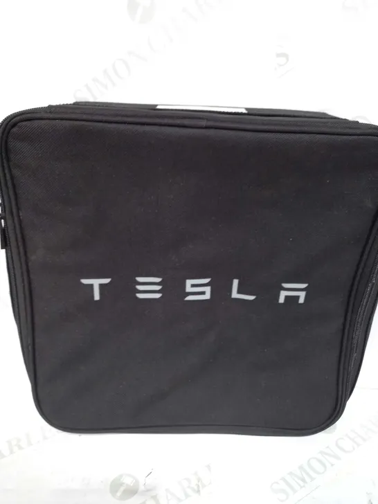 TESLA STORAGE BAG IN BLACK