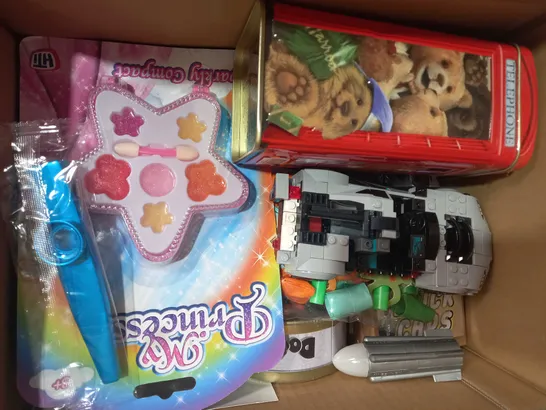 BOX OF APPROXIMATELY 10 ASSORTED TOYS AND GAMES TO INCLUDE DRAUGHTS, UNO - STAR WARS EDITION, JELLYCAT AXOLOTL PLUSH TOY, ETC