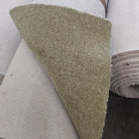 ROLL OF QUALITY ROSEDALE SPAUNTON MOOR CARPET // SIZE: APPROX 4 X 6.62m