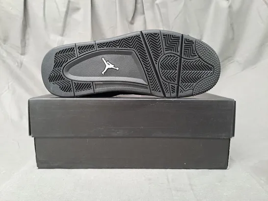 BOXED PAIR OF NIKE AIR JORDAN 4 RETRO SHOES IN BLACK UK SIZE 9.5