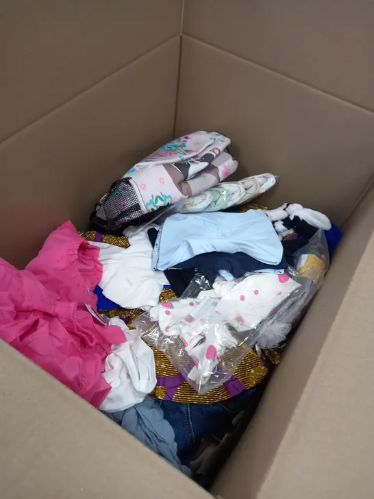 LOT OF CHILDREN CLOTHES APPROXIMATELY 30 TO INCLUDE SCRATCH PACK MITTENS, M&S JEANS, SLIM FIT SHIRTS