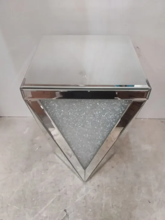 BOXED JULLIEN MCDONALD ENCAPSULATED CRYSTAL LIGHT UP SIDE TABLE 