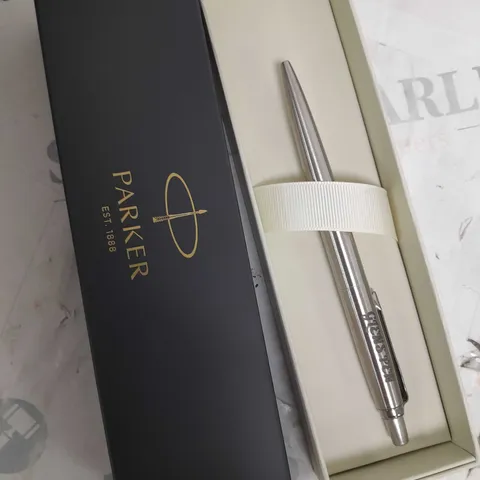BOXED THE PERSONALISED MEMENTO COMPANY PERSONALISED PARKER PEN