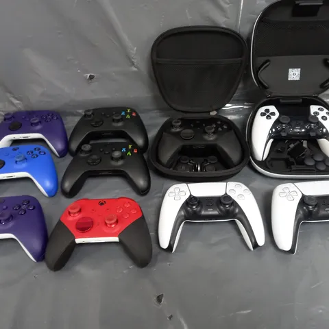 BOX OF APPROXIMATELY 10 ASSORTED XBOX AND PLAYSTATION CONTROLLERS