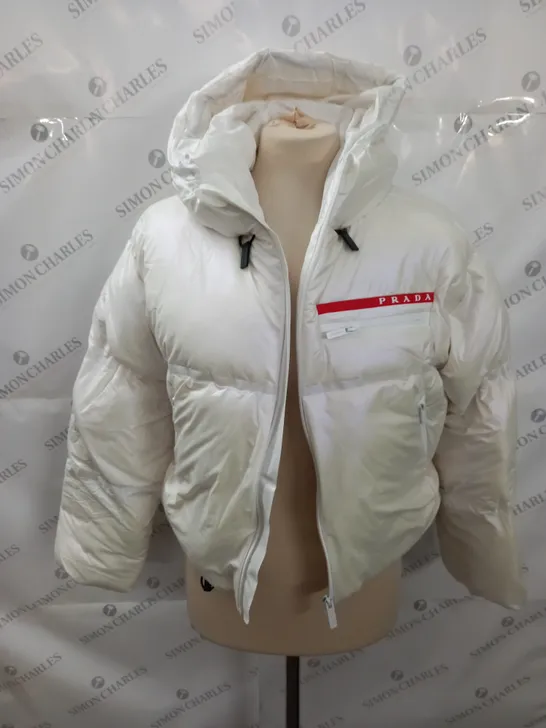 PRADA WHITE PADDED LR-HX021 COAT - 38