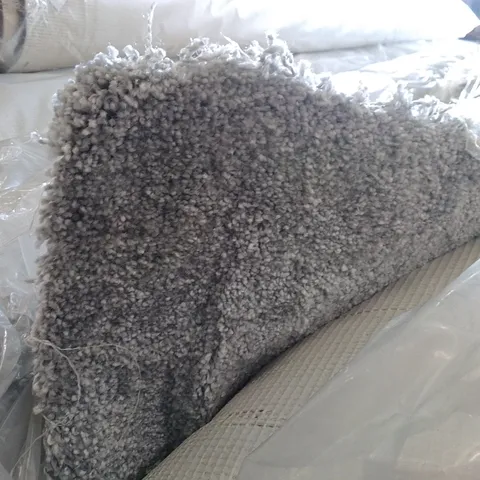 ROLL OF QUALITY SEATTLE CARPET APPROXIMATELY 7.4X4M