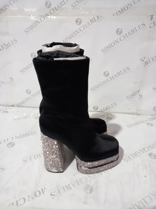 BLACK PLATFORM HEELED BOOTS DIAMANTE HEEL AND PLATFORM SIZE 5