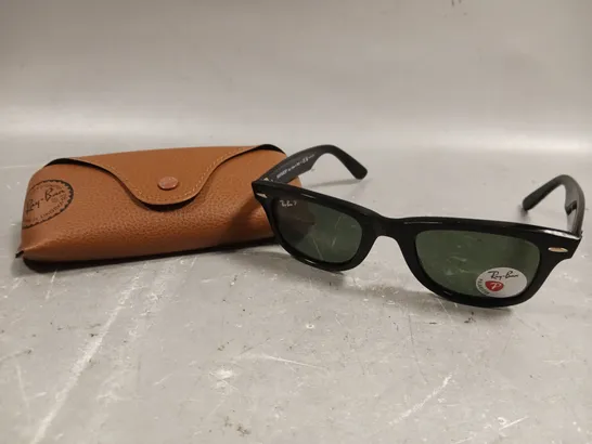 RAY-BAN WAYFARER BLACK FRAME SUNGLASSES 