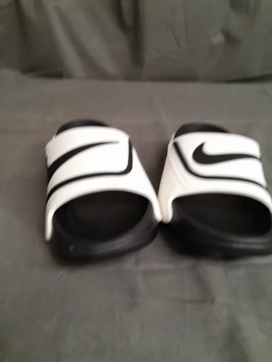 PAIR OF NIKE BLACK/WHITE SANDALS SIZE 42