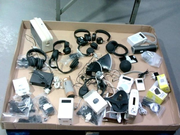 KS, JOHN LEWIS, KITSOUND, SENNHEISER ETC. 3191274Simon Charles Auctioneers