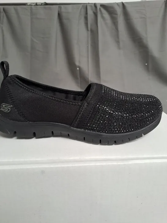 SKECHERS MAUVE SLIP ON SHOES - SIZE 4