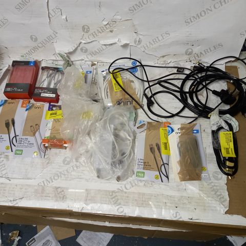 LOT OF APPROX. 15 ASSORTED ELECTRONICS TO INCLUDE CHARGING CABLES, POWER CABLES, HDMI CABLES ETC