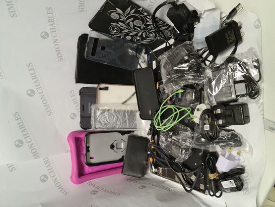 LOT OF APPROXIMATELY 25 ASSORTED MOBILE PHONE AND TABLET ACCESSORIES TO INCLUDE VARIOUS CASES, CHARGERS, CABLES AND 2 APPLE IPAD MINI SPARE PARTS CHASSIS