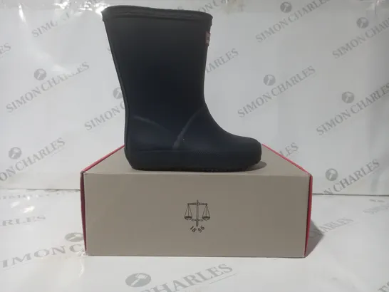 BOXED PAIR OF HUNTER KIDS FIRST WELLINGTON BOOTS IN NAVY UK SIZE 7