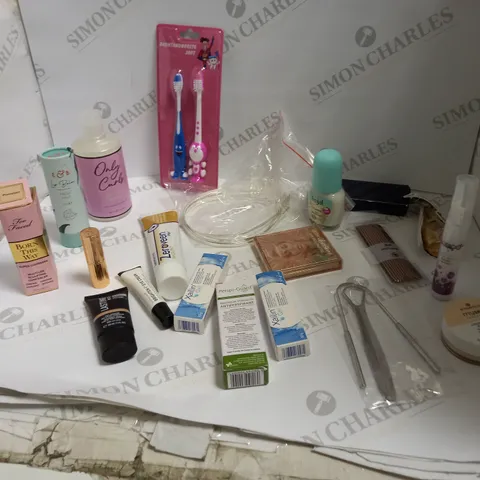 LOT OF APPROX 20 ASSORTED HEALTH AND BEAUTY PRODUCTS TO INCLUDE CHARLOTTE TILBURY, FENJAL