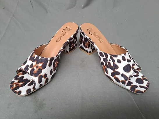 BOXED PAIR OF FASHION OPEN TOE BLOCK HEEL SANDALS IN ANIMAL PRINT EU SIZE 38