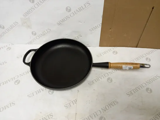 LE CREUSET SIGNATURE CAST IRON FRYING PAN