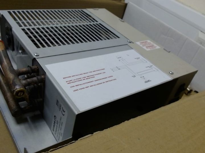 Lot 1021 MYSON KICKSPACE 500 HEATER 12V Simon Charles Auctioneers