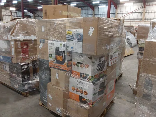 PALLET OF APPROXIMATELY 30 UNPROCESSED RAW RETURN HOUSEHOLD AND ELECTRICAL GOODS TO INCLUDE;