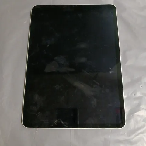 APPLE IPAD PRO 11" 3RD GEN TABLET IN SILVER