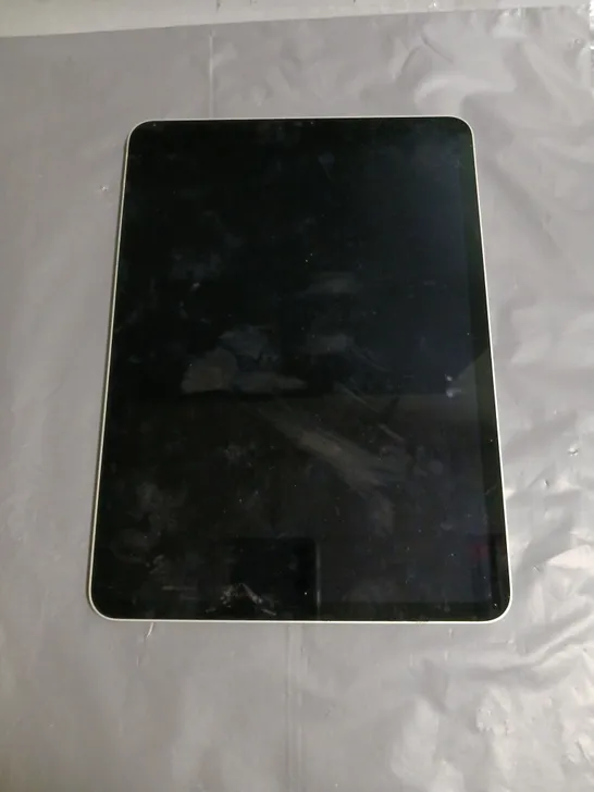 APPLE IPAD PRO 11" 3RD GEN TABLET IN SILVER