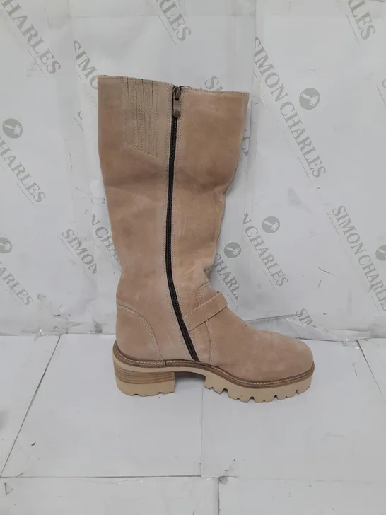 PAIR OF MODA IN PELLE DORI KNEE HIGH BOOTS IN BEIGE SIZE 5