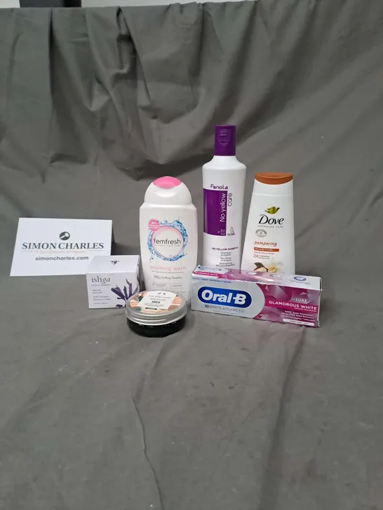 APPROXIMATELY 20 ASSORTED COSMETIC PRODUCTS TO INCLUDE DOVE BODY WASH, FEMFRESH WASH AND ORAL B TOOTHPASTE ETC. 