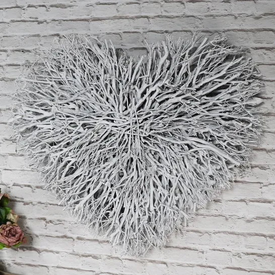 A BOXED TWIG HEART WALL DECORATION 