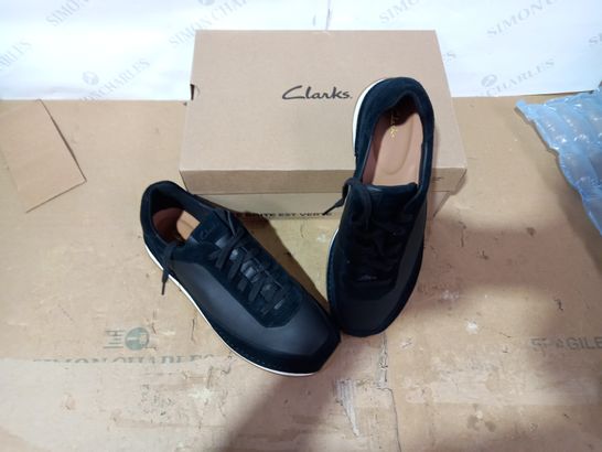 BOXED PAIR OF CLARKS SIZE 10.5G