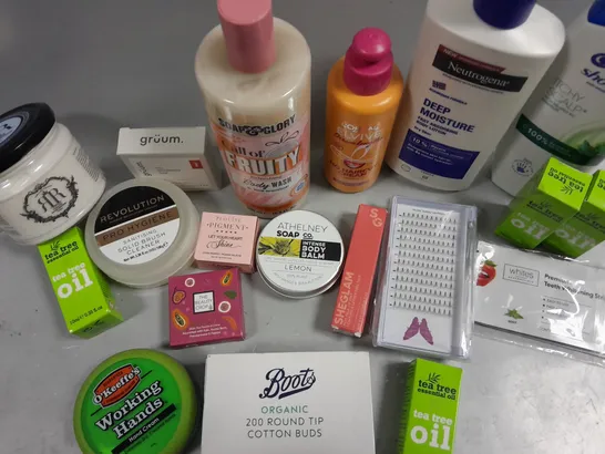 BOX OF APPROXIMATELY 15 COSMETIC ITEMS TO INCLUDE NEUTROGENA BODY LOTION, SOAP AND GLORY BODY WASH , OKEEFFES HAND CREAM, ETC