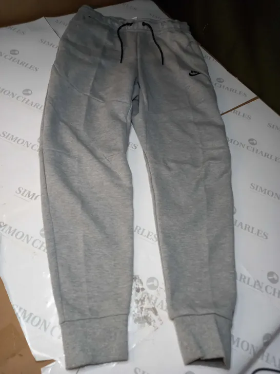 NIKE MEN TECH FLEECE JOGGERS GREY - MEDIUM