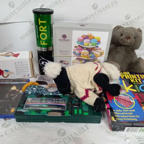 LARGE BOX OF ASSORTED TOYS AND GAMES TO INCLUDE TEDDIES, JIGSAWS AND TENNIS BALLS