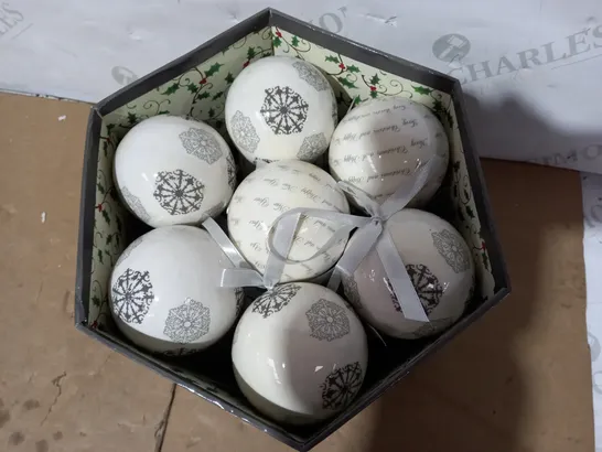 FESTIVE GREY DECOUPAGE BAUBLES RRP £19.99