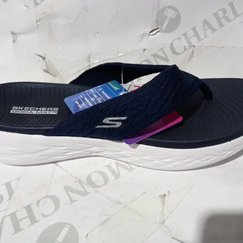 BOXED PAIR OF SKECHERS GO WALK SANDALS IN NAVY UK SIZE 3