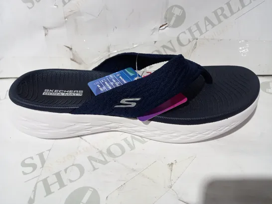 BOXED PAIR OF SKECHERS GO WALK SANDALS IN NAVY UK SIZE 3