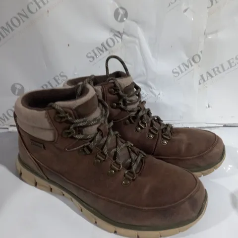 BOXED SKECHERS SYNERGY WARM TECH BOOTS, BROWN - SIZE 6.5