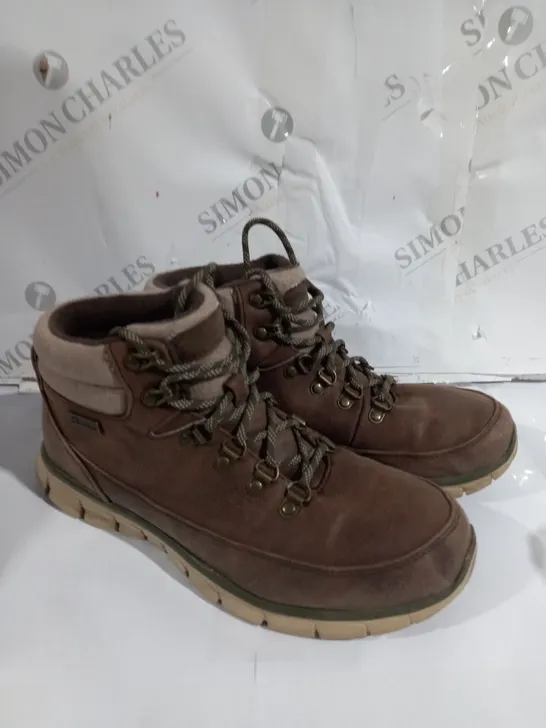 BOXED SKECHERS SYNERGY WARM TECH BOOTS, BROWN - SIZE 6.5