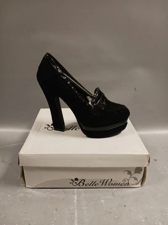 BOXED PAIR OF BELLE WOMENS HIGH HEEL SLIP ON SHOES IN BLACK - SIZE 4