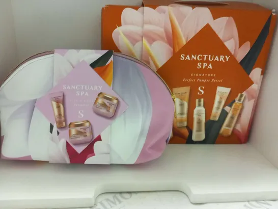 TWO ASSORTED SANCTUART SPA GIFT SETS TO INCLUDE; PERFECT PAMPER PARCEL AND LILY AND ROSE FAVOURITES